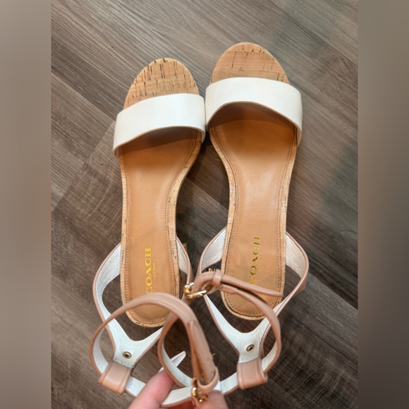 ❤️ELEGANT Coach Heels with Rainbow Charm on Strap - Picture 10 of 10